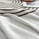 accessoire déco canapé tissé marron
