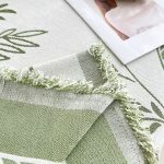 accessoire déco feuillage vert pour canapé
