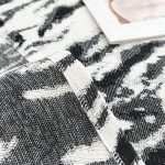 accessoire déco tigresse noir pour canapé