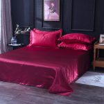couette rouge type satin