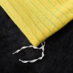 couvrant de lit jaune velours