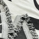 couvre canapé lettres modernes en blanc