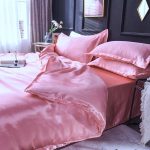 drap en satin rose
