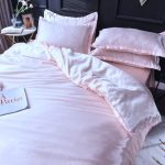 drap housse en satin rose clair