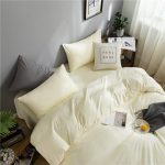 ensemble de literie blanc cassé