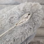 housse de coussin bleue en fausse fourrure épaisse