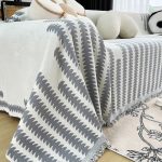 jeté décoratif de canapé gris clair