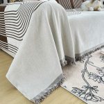 jeté en tissu marron pour canapé