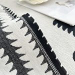 plaide noir en tissu tissé