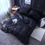 taie d'oreiller en satin noir